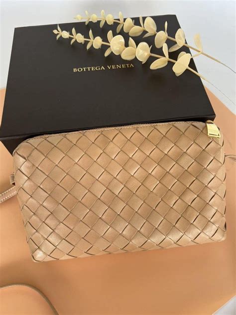 Bottega Veneta purse with certificate of authentication .